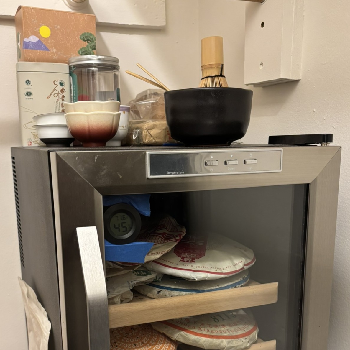 tea storage before the humidity pack was added